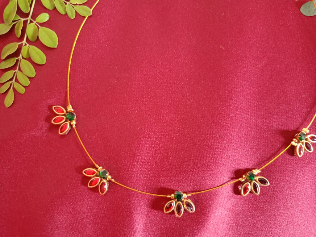 Elegant Thin Wired Women Necklace