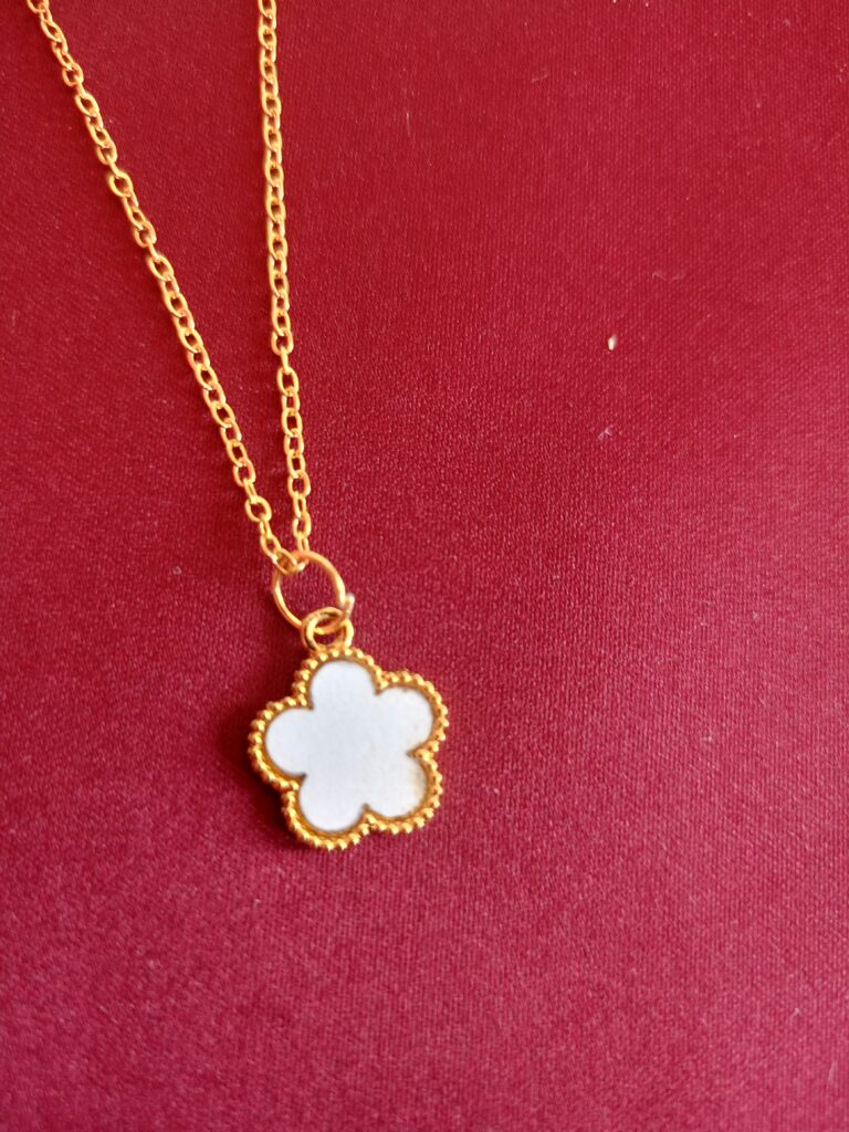 ESLABLUETTA Premium Elegant White Flower Necklace For Women