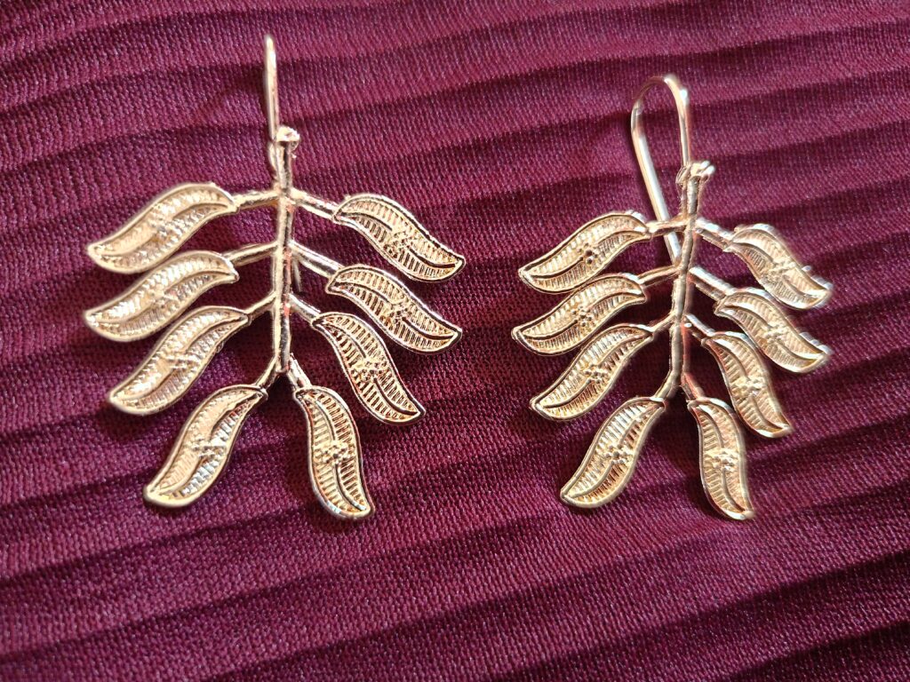 GORGEOUS WINE LEAVES DANGLE EARRINGS FOR WOMEN